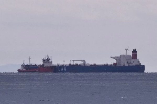 Greek seafarers held on tankers in Iran start being released